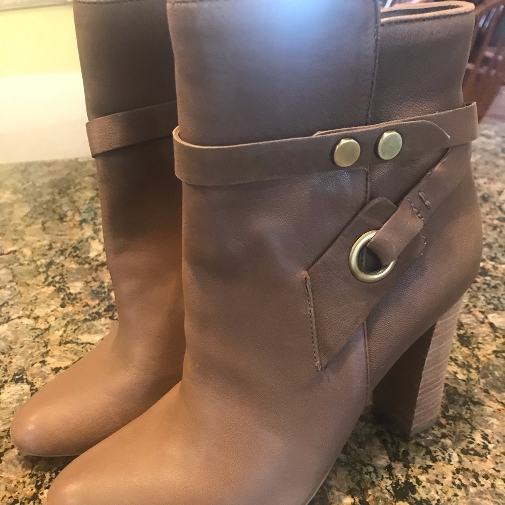 Design Lab Block Heel Boot Size 8 - image 1